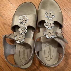 Leather upper Sandals, Footmates, Size 1, metallic, Rarely worn